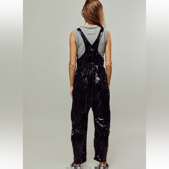 🔥🔥WOW 🤯 NWT Free People sequin Jumpsuit in black🔥🔥 - Picture 3 of 8
